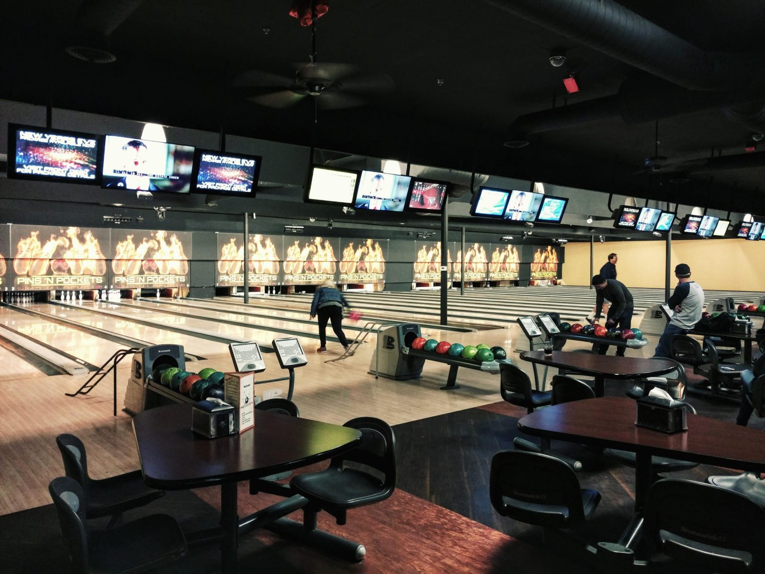 Pins 'N Pockets Bowling center in Lake Elsinore, CA