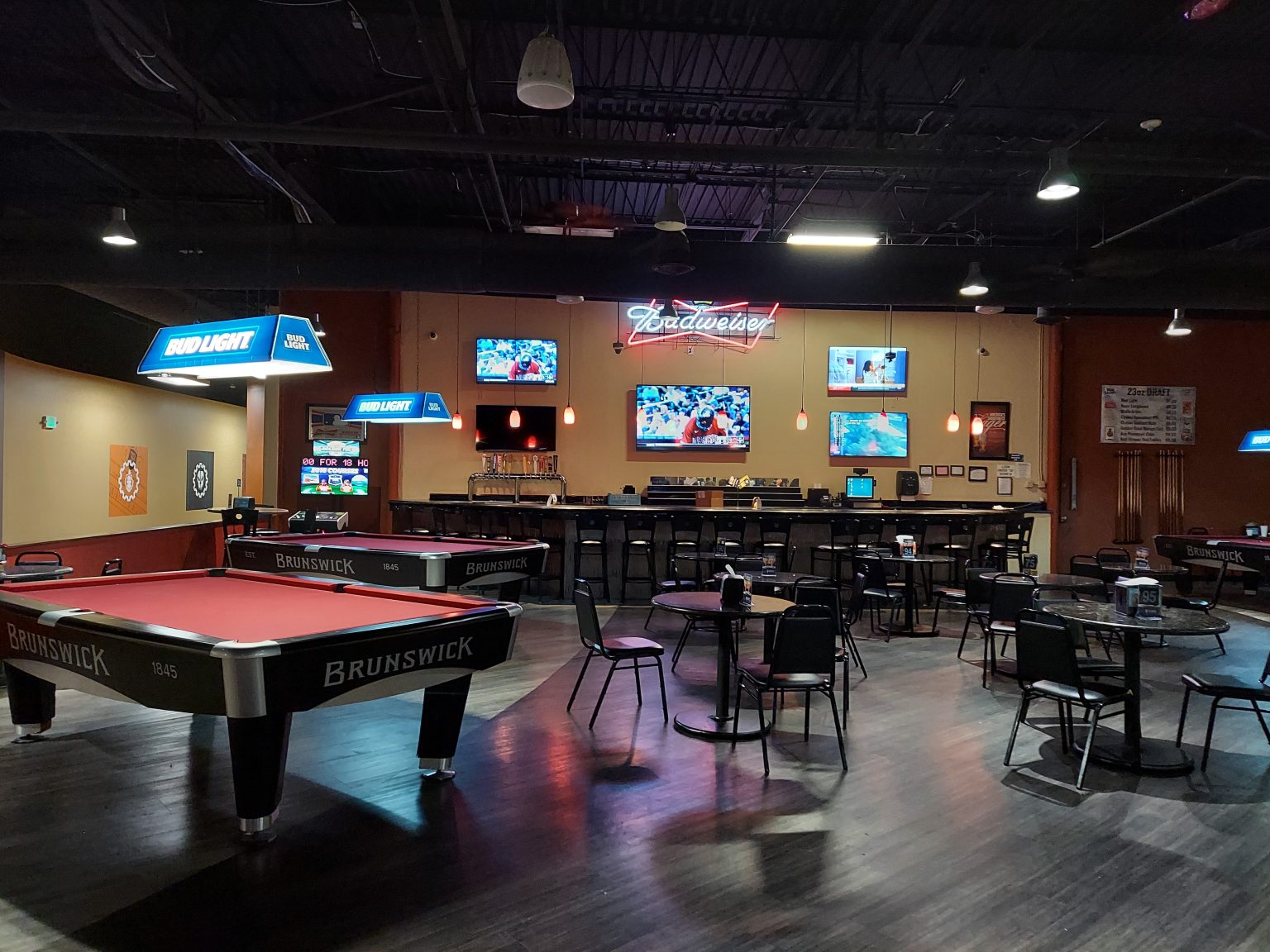 Pins 'N Pockets Bowling center in Lake Elsinore, CA