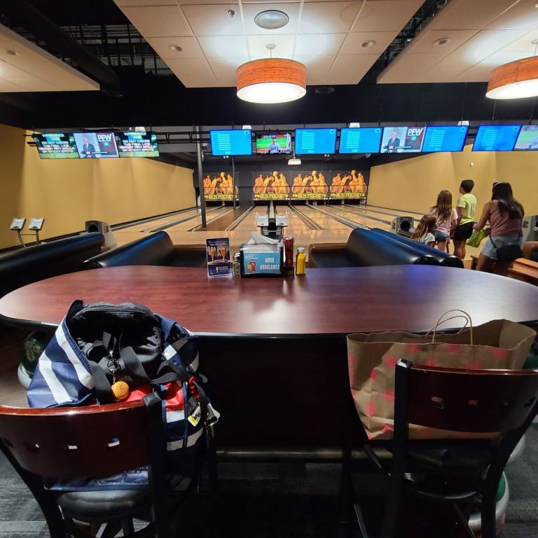 Pins 'N Pockets Bowling center in Lake Elsinore, CA